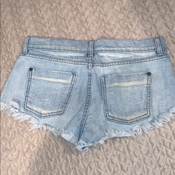 Women’s pistola denim shorts - Picture 2 of 3